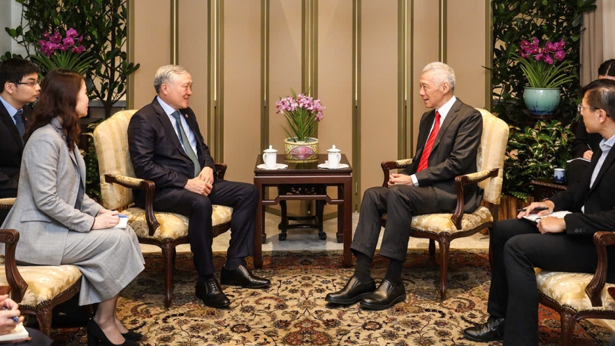 Vietnam seeks Singapore’s expertise in developing international financial centre